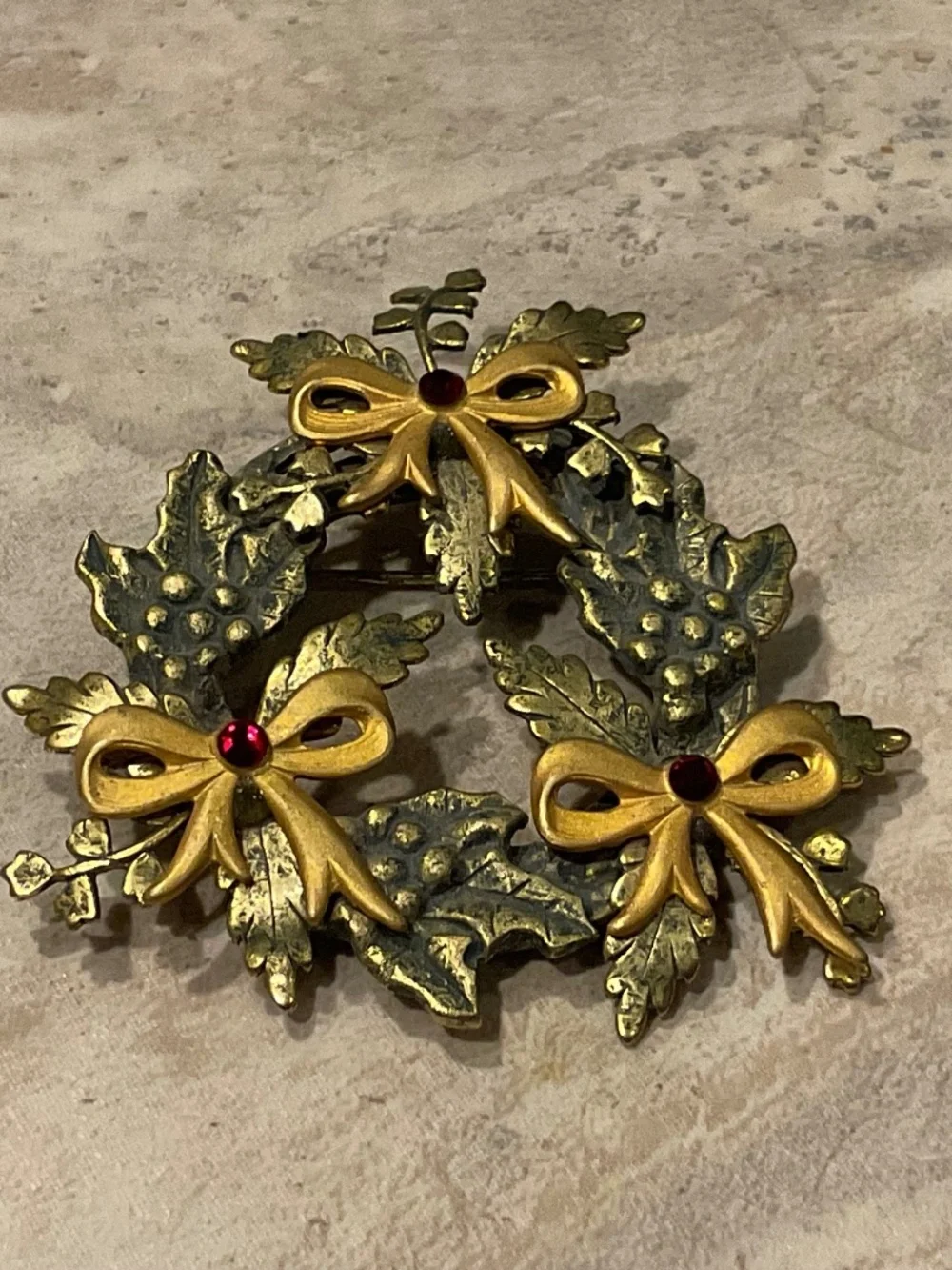 Vintage Brooch Kerissa Bows on Leaves 2.5”